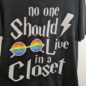 Pride T Unisex No One Should Live In A Closet HP